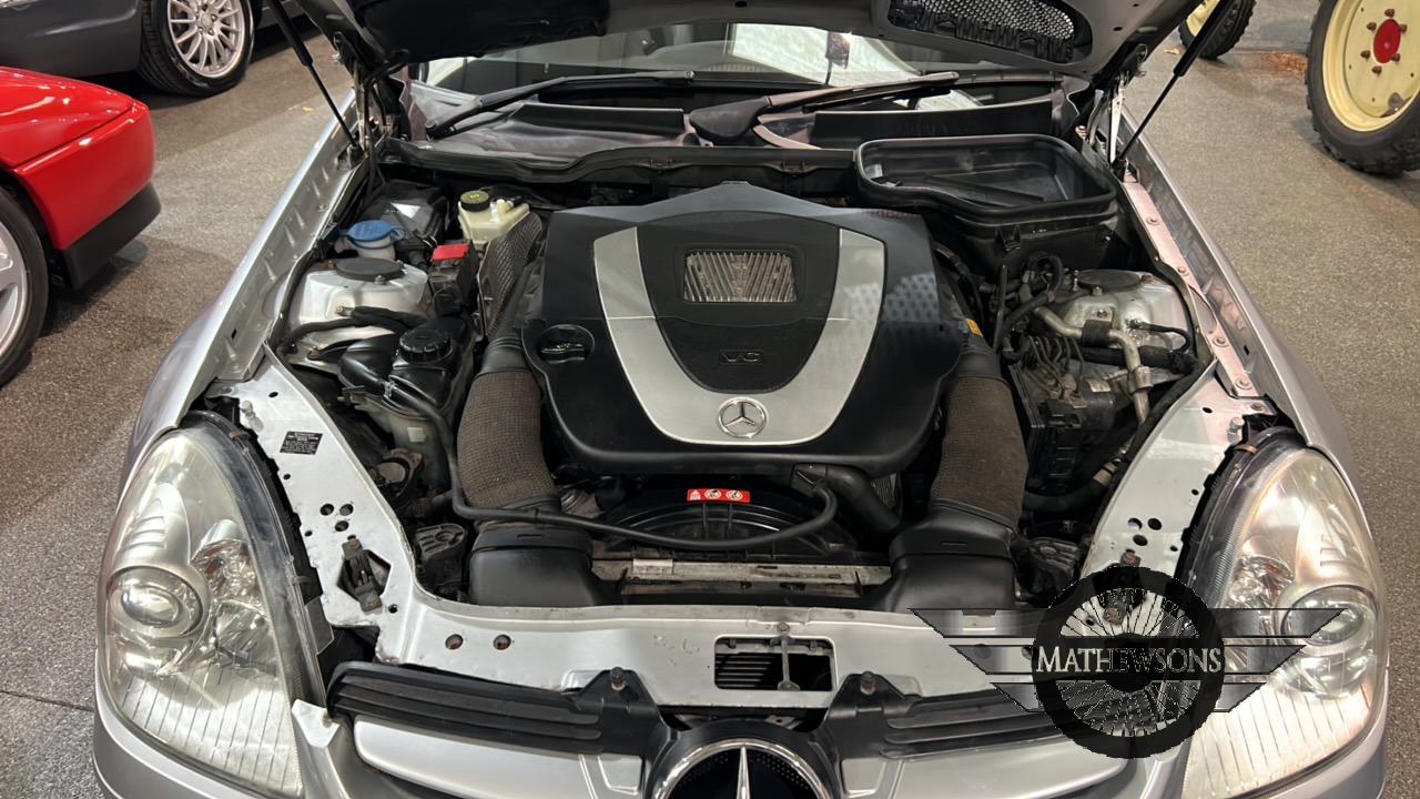 Lot 512 - 2004 MERCEDES SLK 350 AUTO