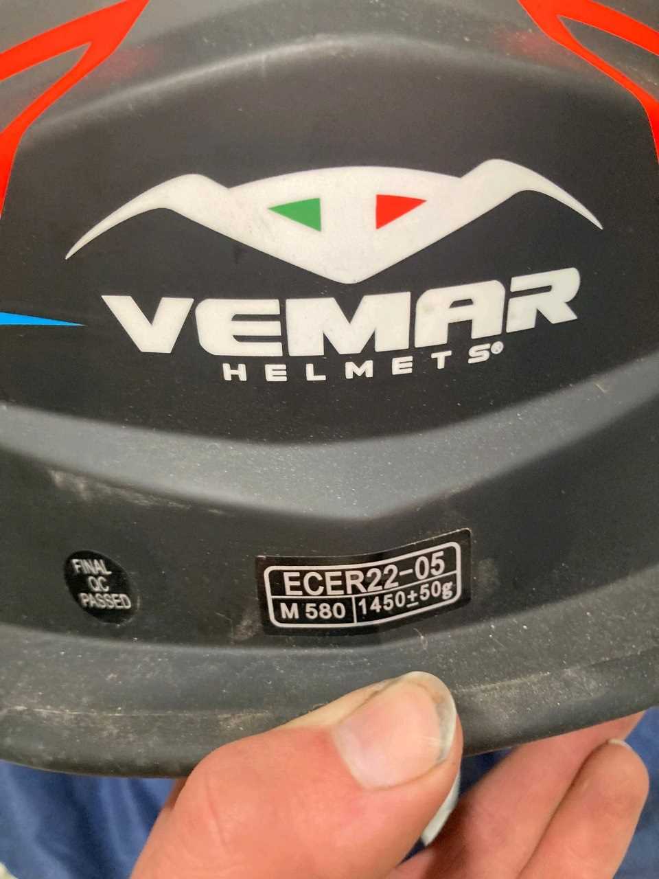 Lot 305 VEMAR CHILDS CRASH HELMET SIZE M