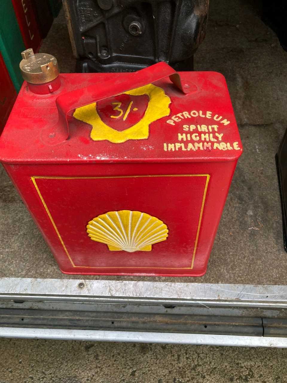 Shell Can Lot 543 - SHELL 2 GALLON PETROL CAN