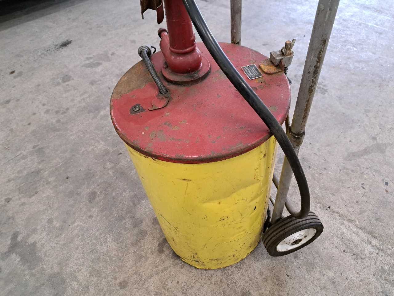 Lot 7 - SHELL OIL DISPENSER