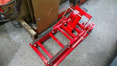 Lot 621 - MOTORCYCLE LIFT