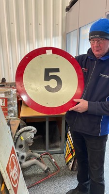 Lot 157 - 5MPH SIGN