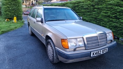 Lot 678 - 1992 MERCEDES 300 TE 24