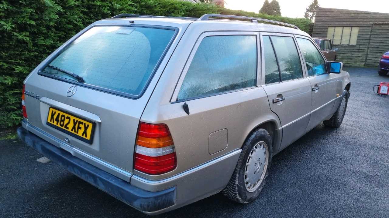 Lot 678 - 1992 MERCEDES 300 TE 24