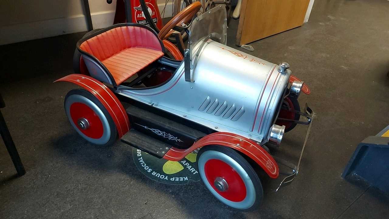 Lot 539 - SILVER PEDAL CAR