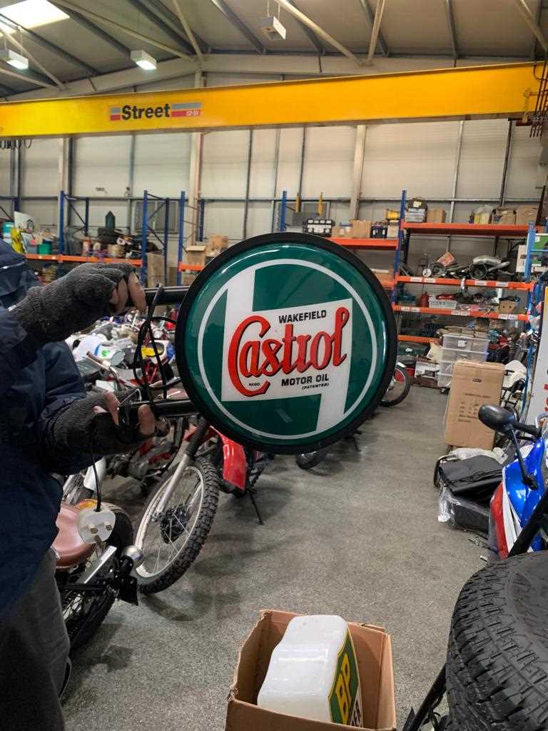 Lot 457 - LIGHT UP CASTROL SIGN