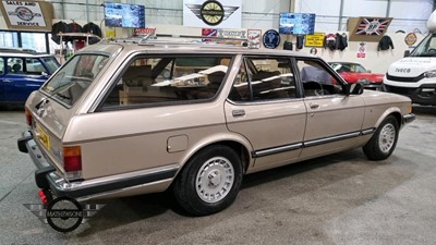 Lot 214 - 1983 FORD GRANADA GHIA AUTO