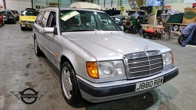 Lot 246 - 1992 MERCEDES 230TE AUTO