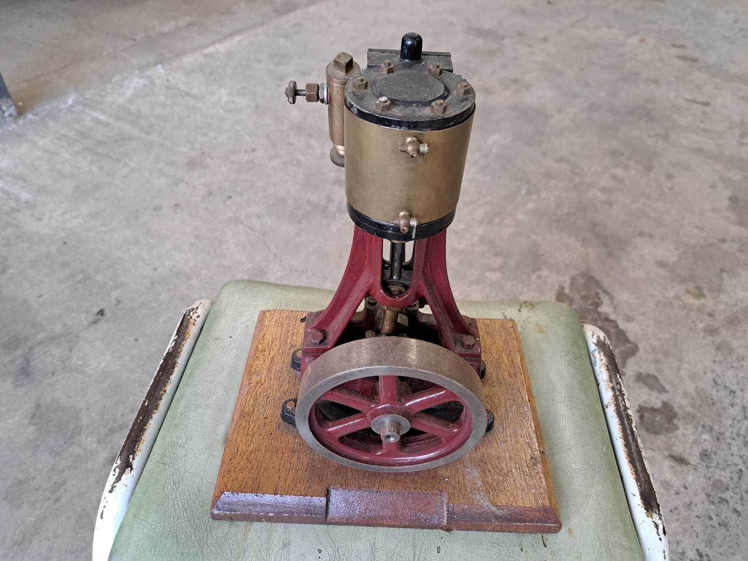 Lot 445 - STATIONARY ENGINE MODEL