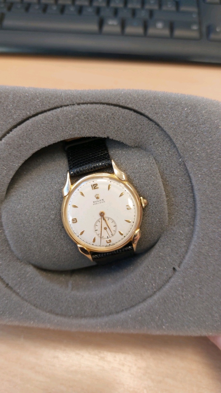 Lot 27 GENTS ROLEX 9K GOLD WATCH