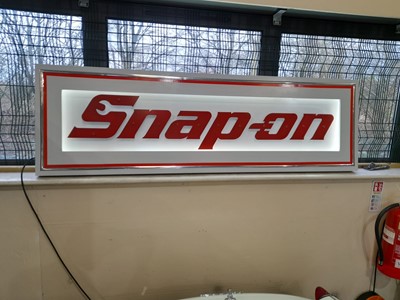 Lot 475 - LARGE ILLUMINATED SNAP ON SIGN