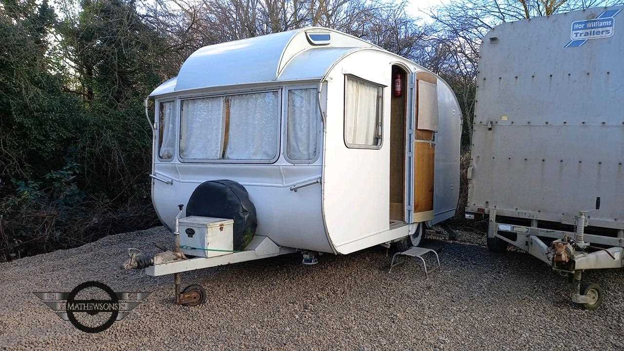 Lot 87 - 1964 STERLING CLASSIC CARAVAN