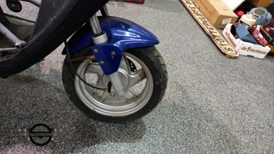 Lot 83 - GENERIC B05 SCOOTER