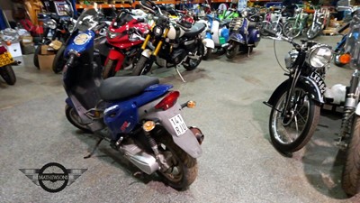 Lot 83 - GENERIC B05 SCOOTER