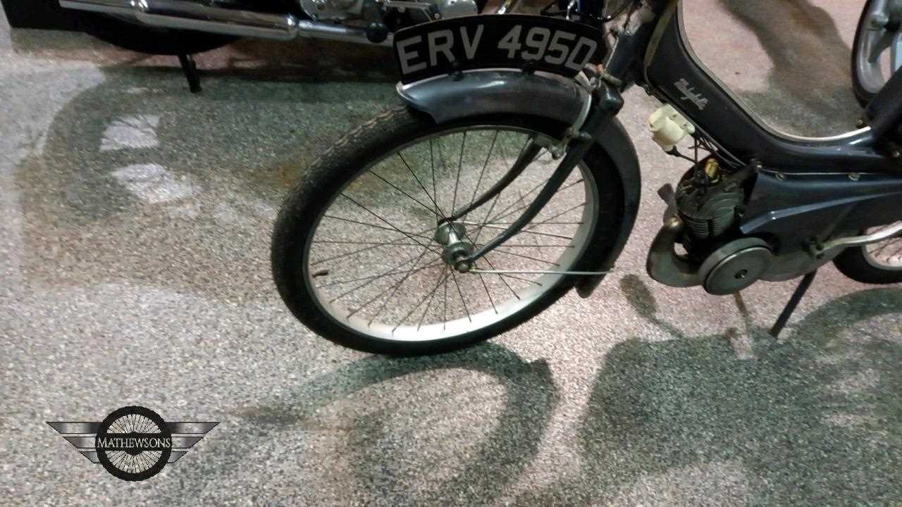 Lot 560 - 1966 MOBYLETTE MOPED