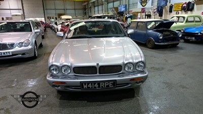 Lot 582 - 2000 JAGUAR XJ8 AUTO