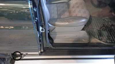 Lot 185 - 2000  LAND ROVER DISCOVERY V8I XS AUTO