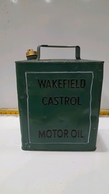 Lot 25 - WAKEFIELD CASTROL MOTOROIL 2 GALLON PETROL CAN IN GREEN
