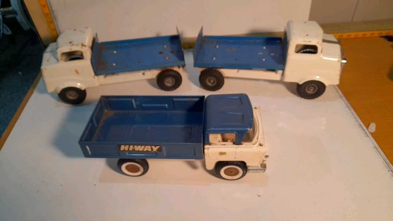 Lot 121 - 3 X BLUE AND WHITE TRIANG TRUCKS