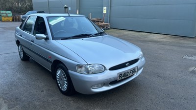 Lot 700 - 1998 FORD ESCORT LX