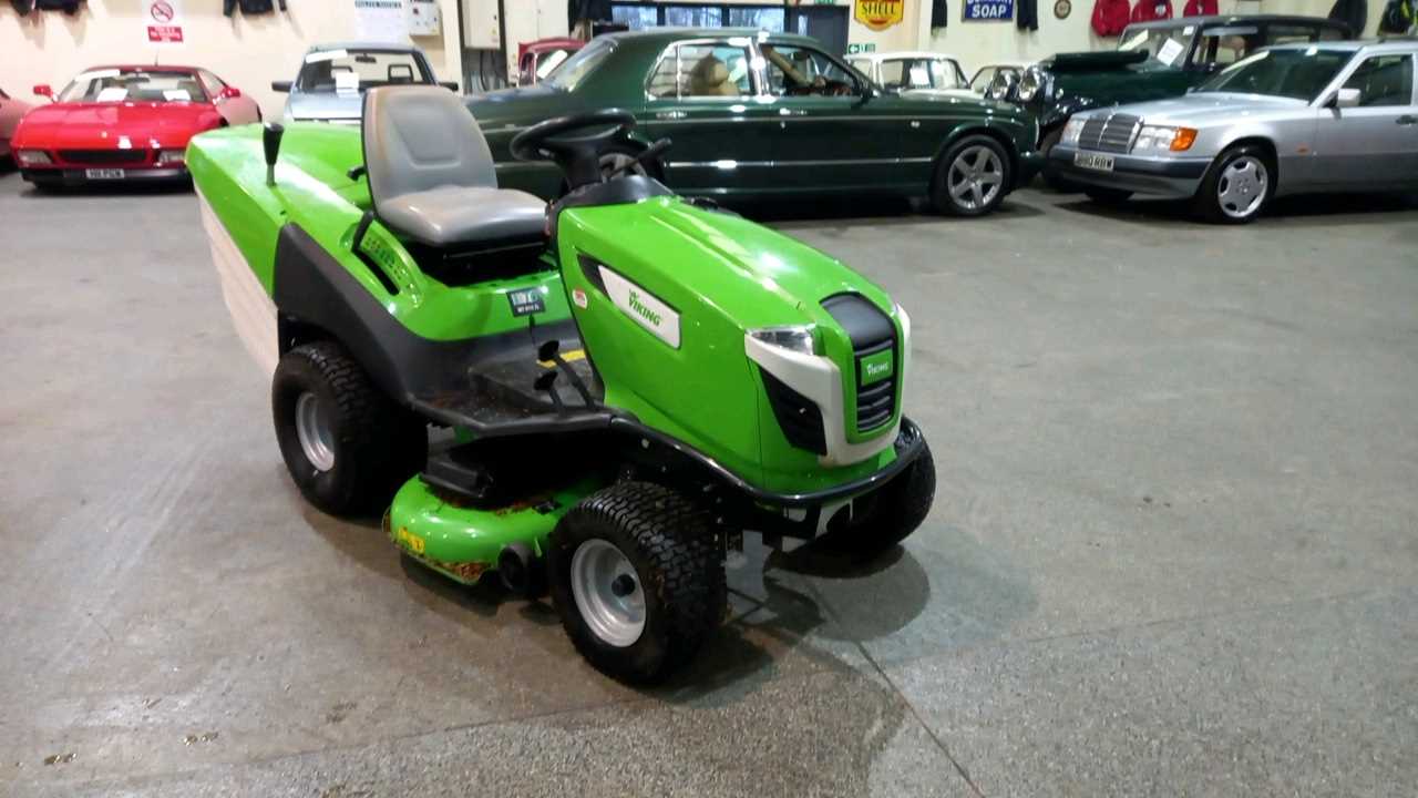 Lot 702 - VIKING MOWER