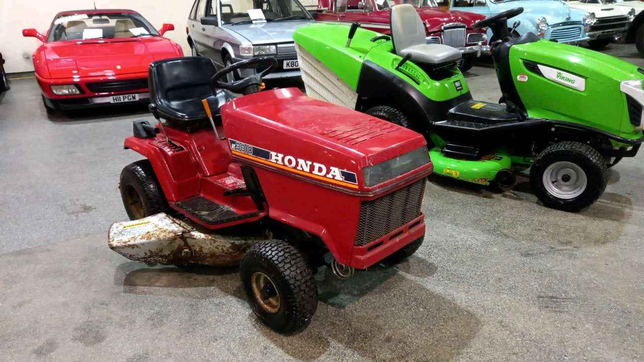 Lot 703 - HONDA HT3810 MOWER