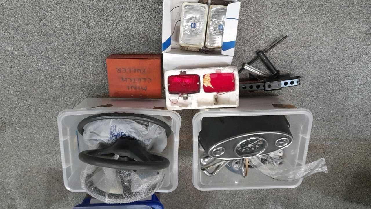 Lot 395 - ASSORTED MINI PARTS