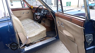 Lot 46 - 1963 DAIMLER V8 250