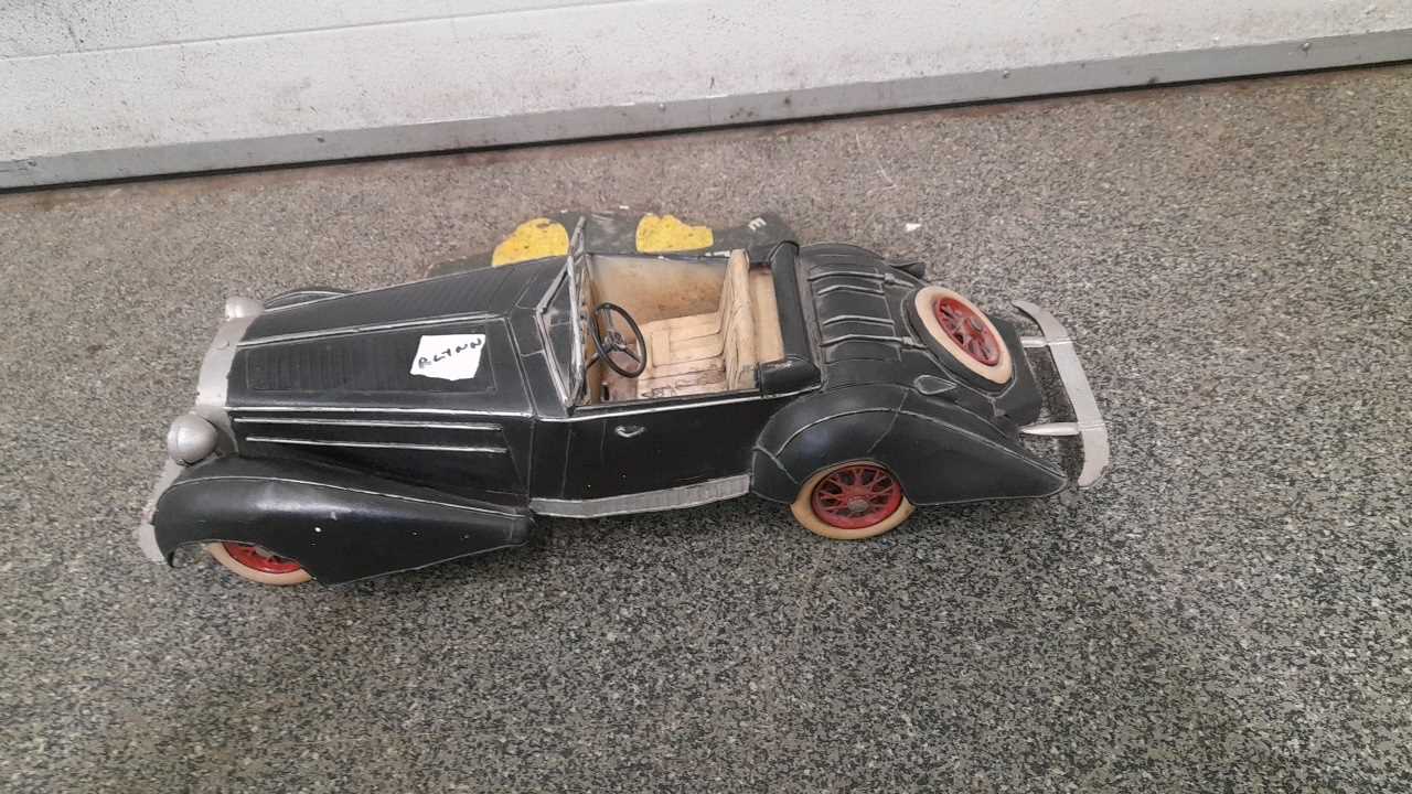 Lot 373 - TIN PLATE CAR