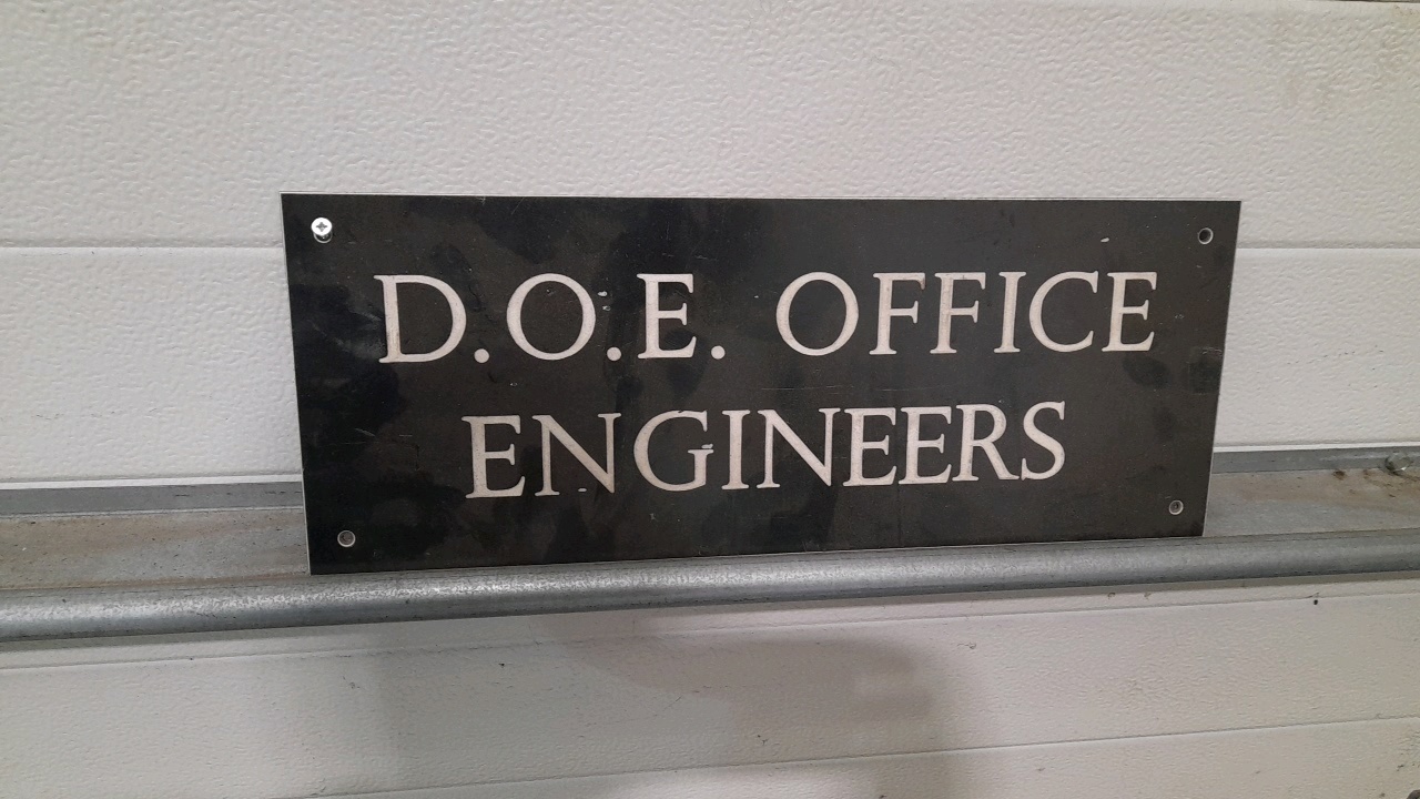 Uk Engineering Sign Lot 271 - D.O.E OFFICE ENGINEERS SIGN