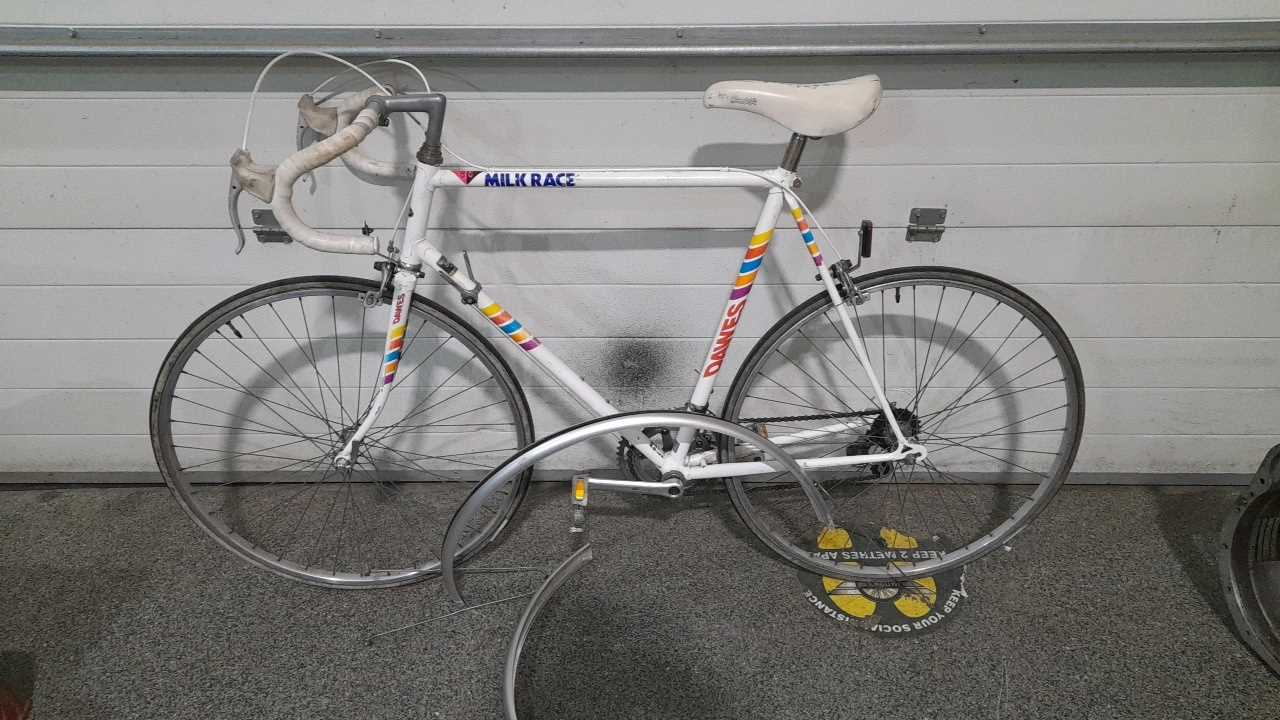 Lot 395 80 S DAWES MILK RACE TOUR RACING BIKE