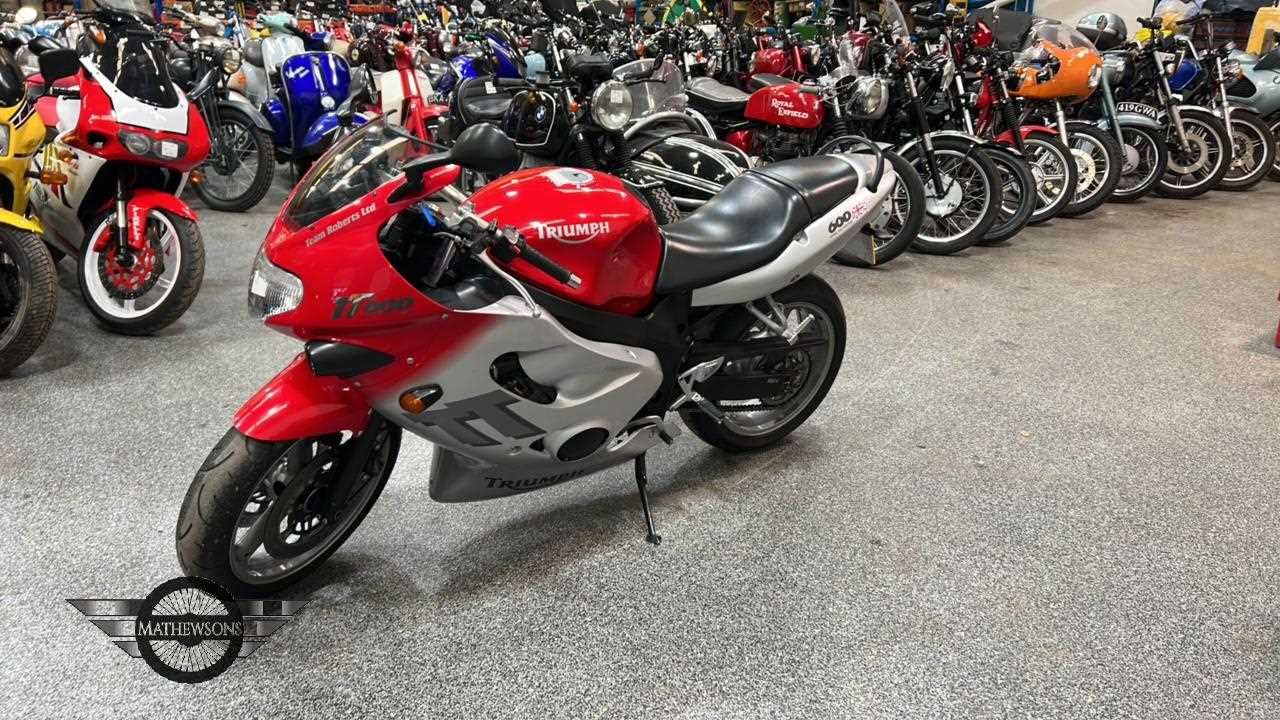 Lot 533 - 2000 TRIUMPH TT 600