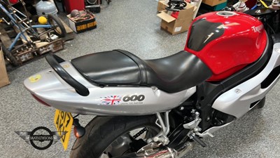 Lot 533 - 2000 TRIUMPH TT 600