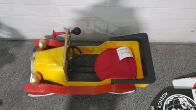 Lot 651 - CHILD'S METAL PEDAL CAR