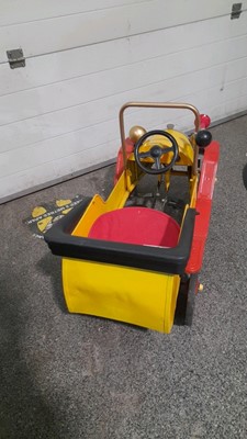 Lot 651 - CHILD'S METAL PEDAL CAR