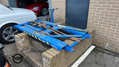 Lot 627 - 2.7 TONNE HYDRAULIC CAR LIFT