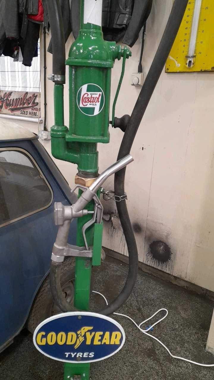 Lot 739 GREEN PETROL PUMP