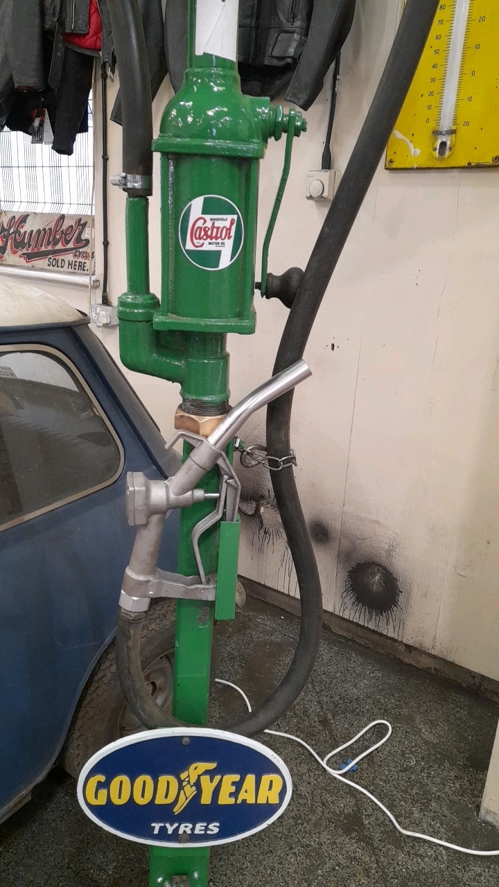 Lot 739 GREEN PETROL PUMP