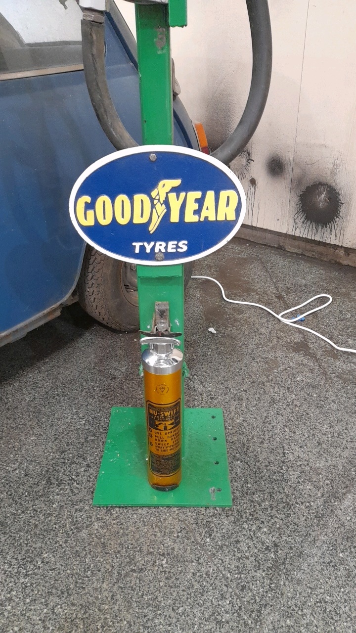 Lot 739 GREEN PETROL PUMP