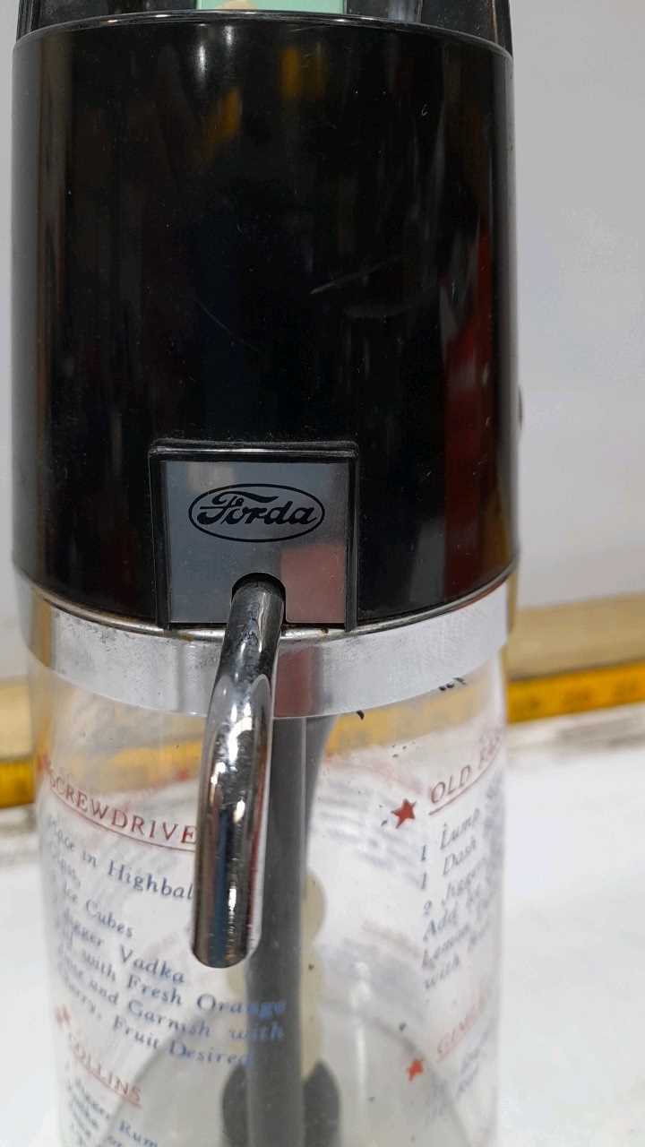 Lot 671 FORD GLASS COCKTAIL MIXER