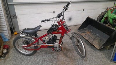 Lot 679 - SCHWIN STINGRAY PETROL MOPED/BIKE