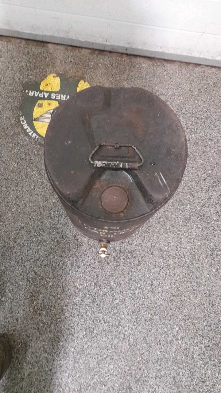 Lot 183 VINTAGE HYDRAULIC LIFT OIL 5 GALLON