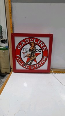 Lot 695 - RED LIGHT BOX SINGLE SIDED GASOLINE TEXACO FILLING STATION