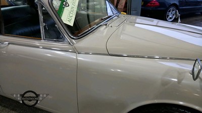 Lot 521 - 1969 DAIMLER V8 250