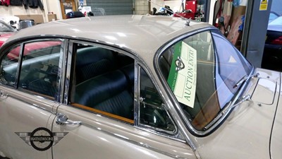 Lot 521 - 1969 DAIMLER V8 250