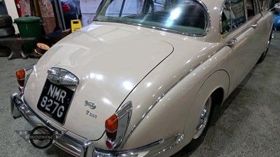 Lot 521 - 1969 DAIMLER V8 250