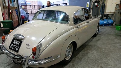 Lot 521 - 1969 DAIMLER V8 250