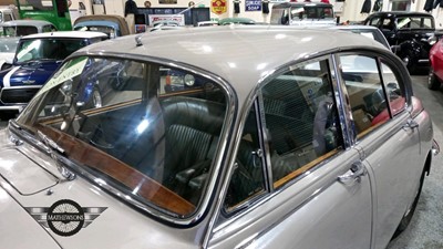 Lot 521 - 1969 DAIMLER V8 250