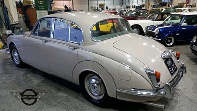 Lot 521 - 1969 DAIMLER V8 250