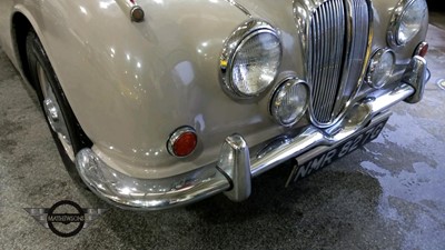 Lot 521 - 1969 DAIMLER V8 250